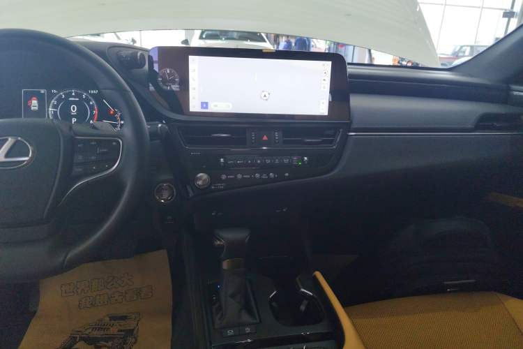 Used Lexus ES 2023 200 Excellence Edition
