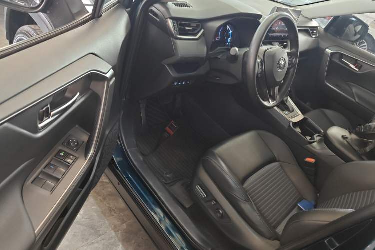 Used Toyota Wildlander 2020 Dual-Engine 2.5L E-CVT Two-Wheel Drive Tech Edition