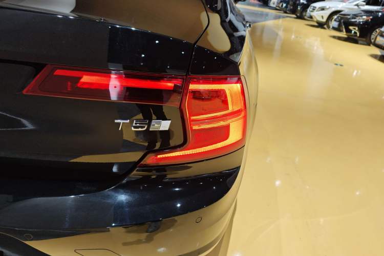 Used Volvo S90 2018 T5 Prestige Edition
