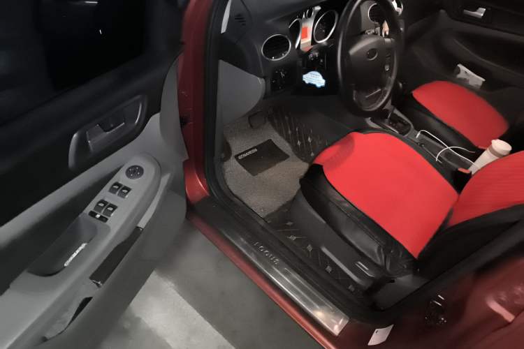 Used Ford Focus 2013 Hatchback Classic 1.8L Automatic Base Model
