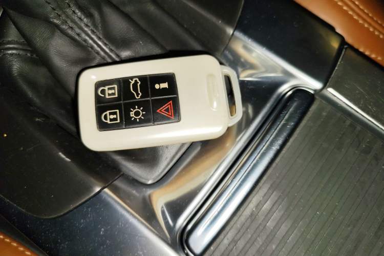 Used Volvo V60 2014 T5 Zhiya Edition
