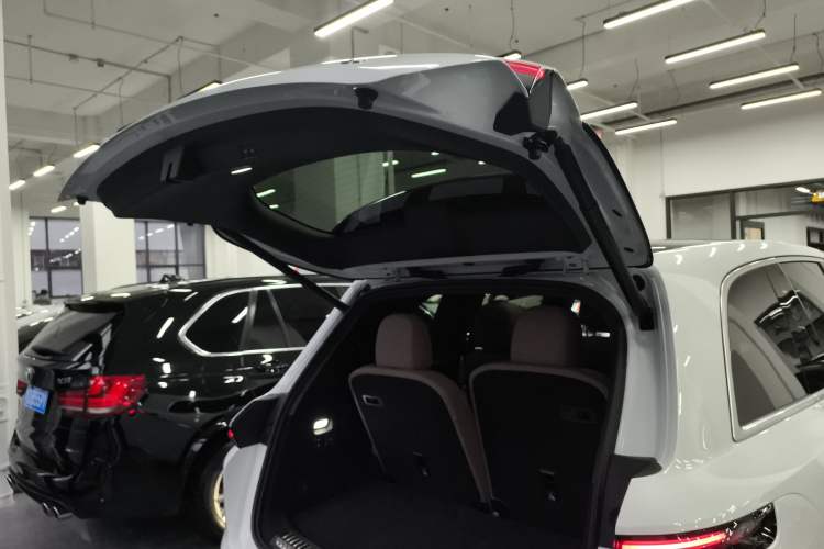 Used Li Auto L8 2025 Pro Smart Refresh Edition
