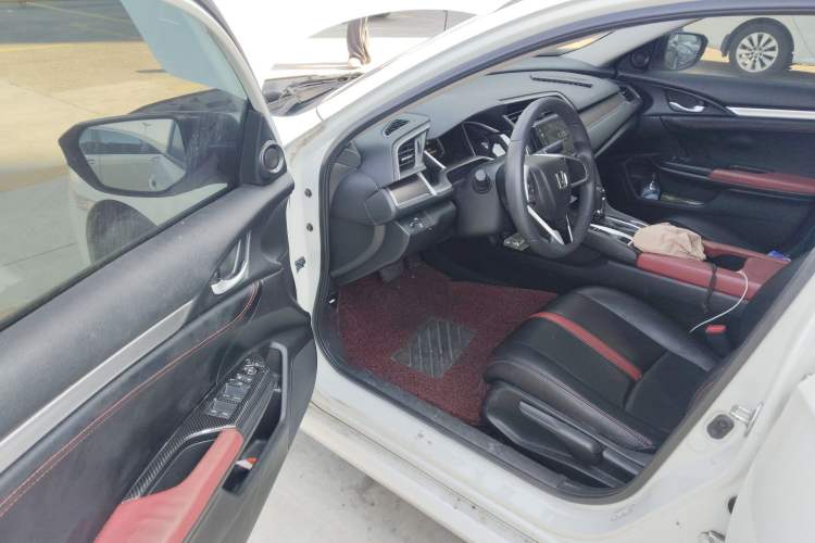 Used Honda Civic 2016 220TURBO CVT Luxury Edition
