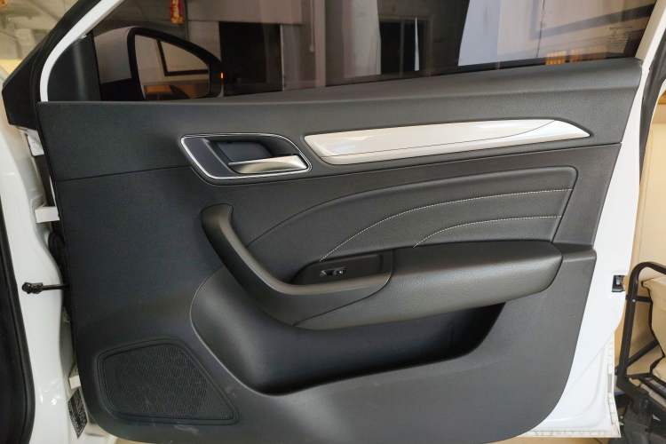 Used Roewe i6 New Energy 2017 45T Hybrid Connect & Smart Enjoyment Edition
