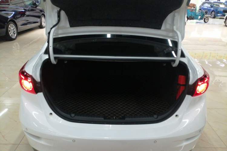 Used Mazda Mazda 3 Axela 2019 Cloud-Controlled Version Sedan 1.5L Automatic Luxury Trim China V Standard
