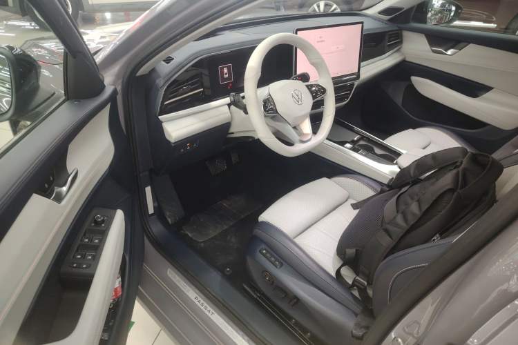 Used Volkswagen Passat 2025 Pro 380TSI Starry Dragon Luxury Edition
