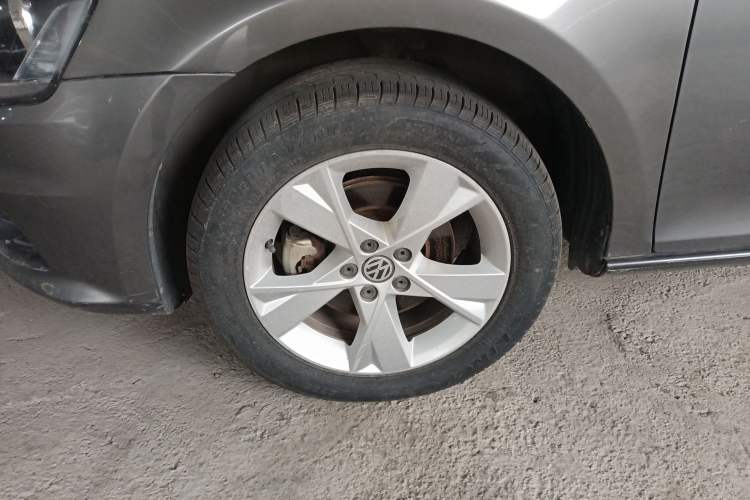 Used Volkswagen Bora 2015 Value Edition 1.6L Automatic Comfort Version
