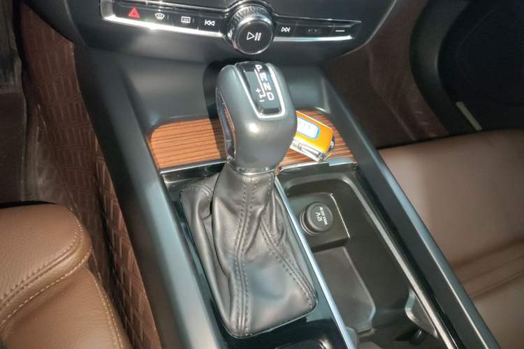 Used Volvo S60 2021 T4 Zhiyuan Luxury Edition
