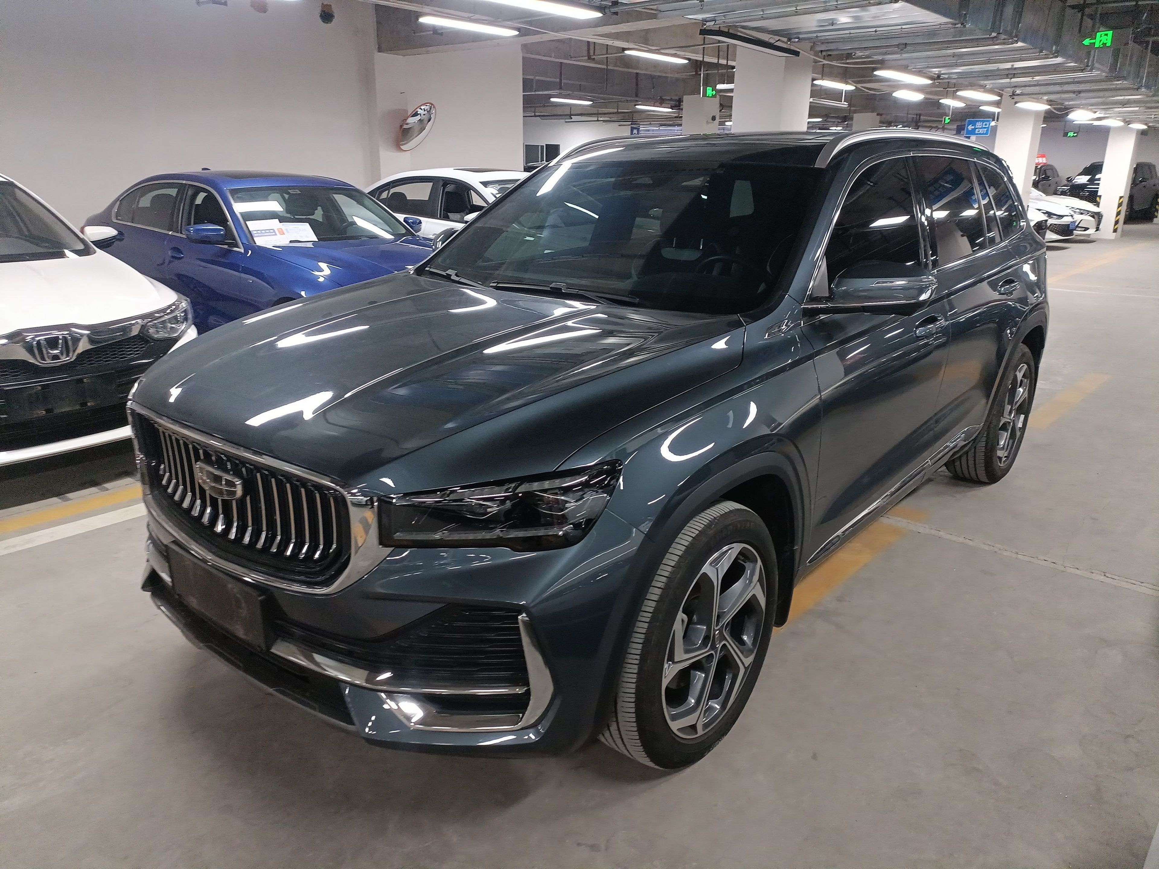 Под передней частью автомобиля