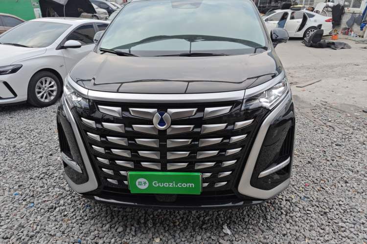 Used Denza D9 2022 DM-i 1040 Prestige Model
