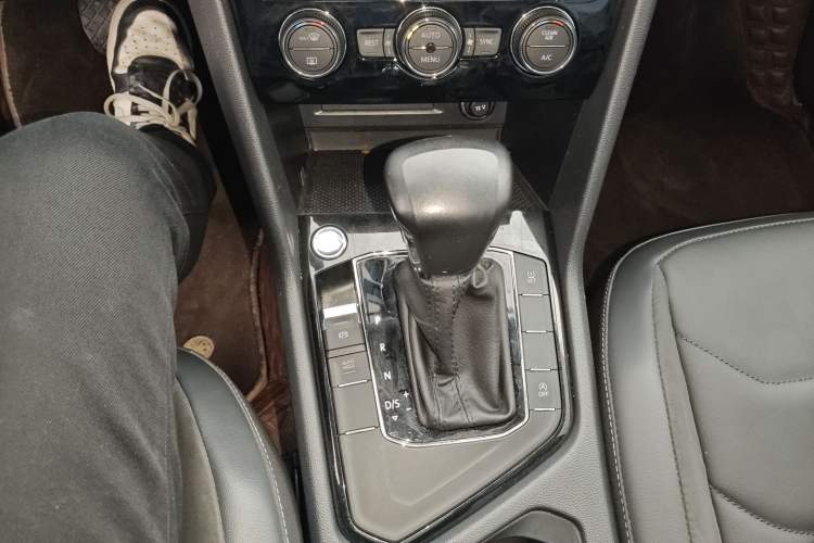 Used Volkswagen Tiguan L 2021 330TSI Automatic Two-Wheel Drive Smart Edition
