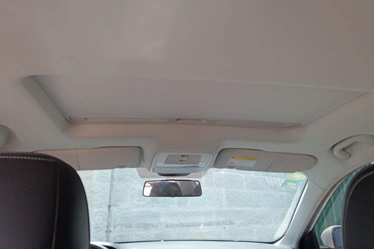 Used Roewe i5 2020 1.5L Automatic 4G Connect Luxury Flagship Edition
