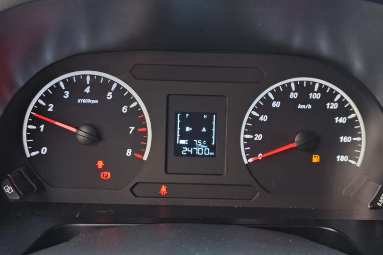 Used FORTHING Lingzhi 2023 M5L 1.6L Base Model 7 Seats