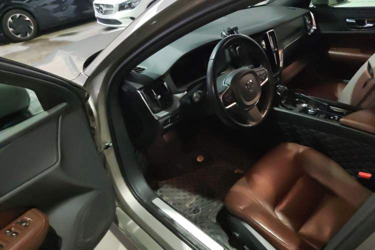 Used Volvo S60 2020 T4 Zhiyi Luxury Edition