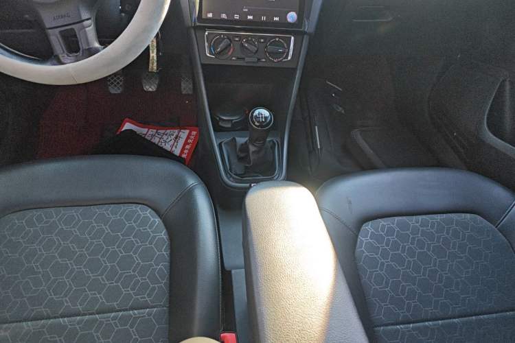 Used Volkswagen Santana 2015 1.4L Manual Comfort Edition
