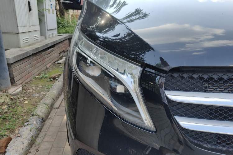 Used Mercedes-Benz V-Class 2021 V 260 Avantgarde Edition
