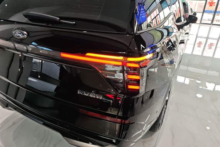 Used Ford Edge 2023 Edge L 2.0T EcoBoost E-Hybrid Four-Wheel Drive Seven-Seat Supreme Model