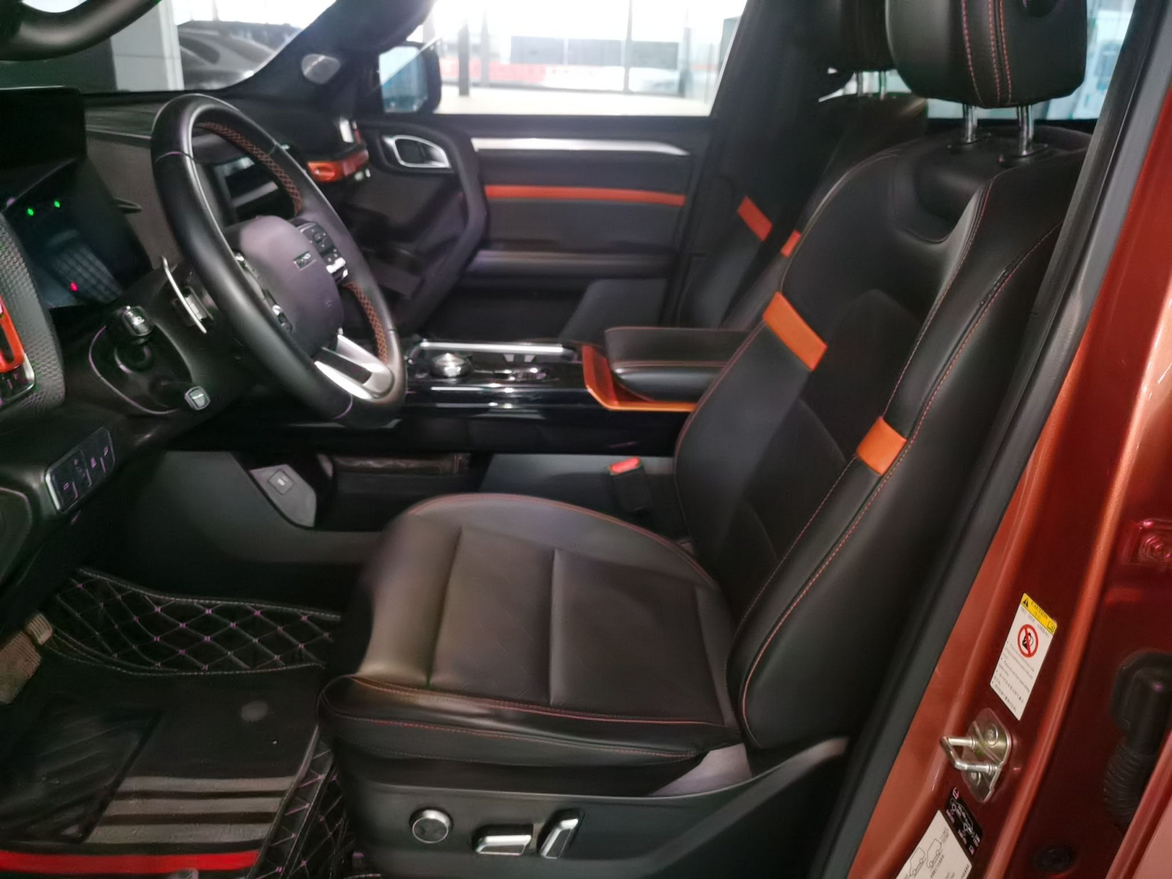 المقاعد الأمامية داخل السيارة