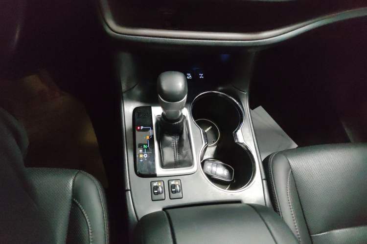 Used Toyota Highlander 2018 2.0T Four-Wheel Drive Luxury Edition 7 Seats China V Emission Standard
