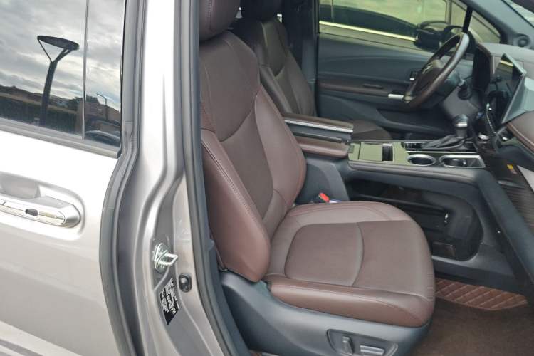 Used Toyota Granvia 2023 2.5L Hybrid Flagship VIP Edition
