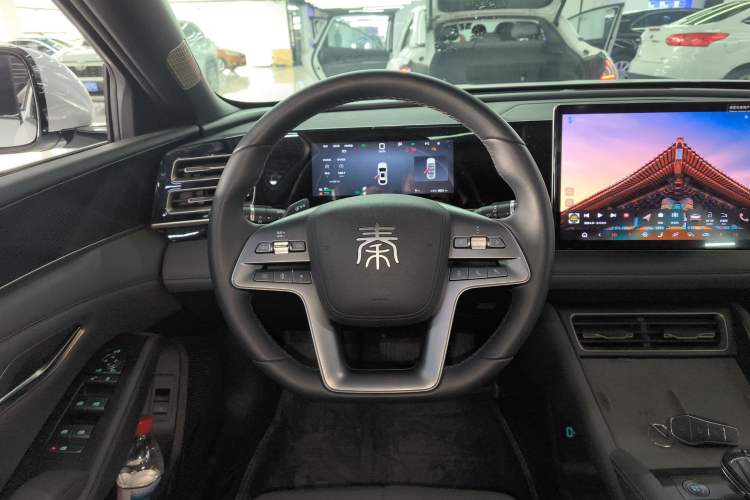 Used BYD Qin L 2025 DM-i Smart Drive 120KM Superior Model
