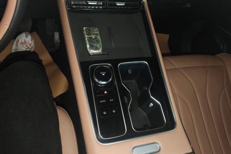 Used Chery Tiggo 8 L 2024 2.0T Two-Wheel Drive Prestige Version 5 Seats
