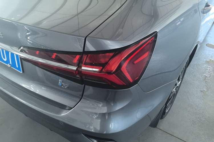 Used Roewe i5 2021 1.5L CVT Platinum Edition