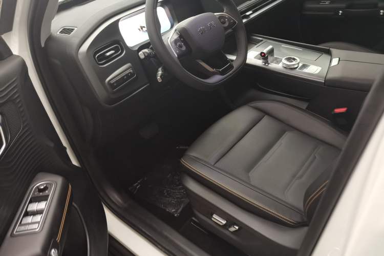 Used  BJ30 2024 1.5T Magic Electric Drive Standard Edition
