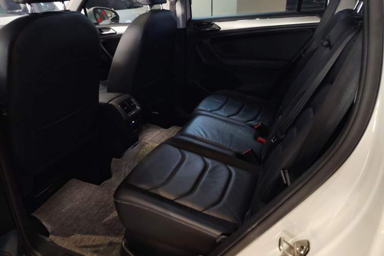 Used Volkswagen Tiguan L 2019 330TSI Automatic Two-Wheel Drive Smart Luxury Version China VI Standard
