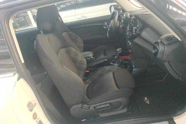 Used  MINI 2016 1.5T COOPER
