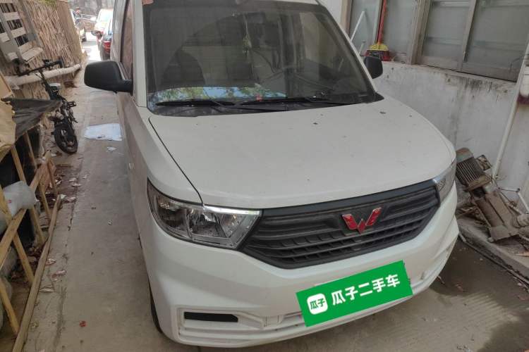 Used Wuling Hongguang V 2022 1.5L Jingqu Edition Enclosed-Window Vehicle with Electric Power Steering LAR