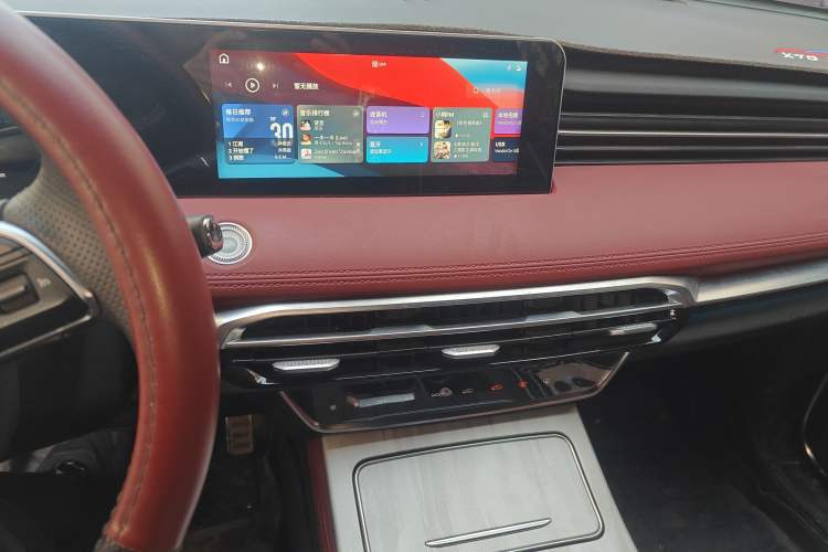 Used JETOUR X70 PLUS 2023 1.5T DCT Brave PLUS 7-Seater
