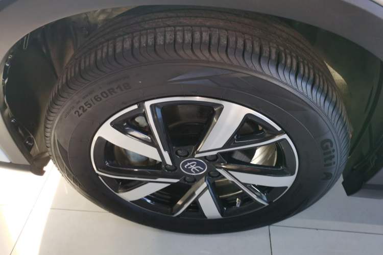 Used BYD Song Pro New Energy 2024 HONOR Edition DM-i 71KM Navigation Model
