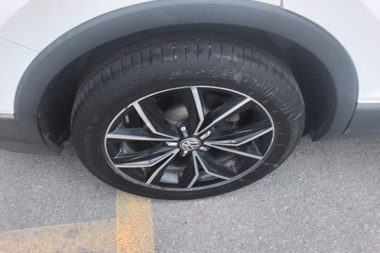 Used Volkswagen Tiguan L 2020 330TSI Automatic Two-Wheel Drive Smart Luxury Edition China VI Standard
