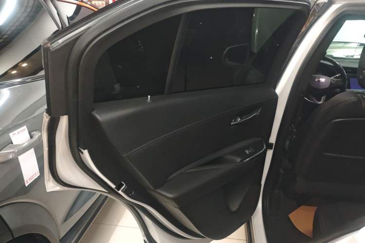 Used Cadillac XT4 2018 28T Two-Wheel-Drive Luxury Model