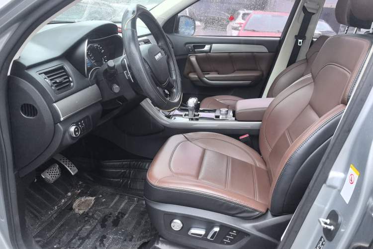 Used Haval H8 2017 2.0T Gasoline Two-Wheel Drive Smart Edition
