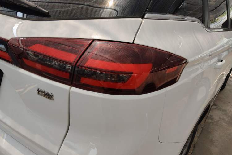 Used Geely Auto Emgrand X7 Sport 2020 1.8TD DCT Two-Wheel Drive Smart Connect 4G-Enabled Version
