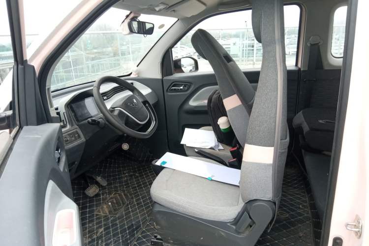 Used Wuling Hongguang MINIEV 2022 Macaron Premium Model – Lithium Ternary Battery