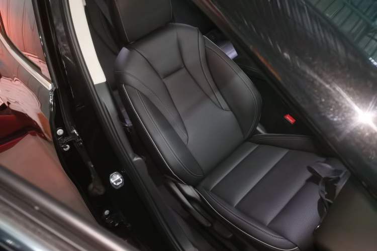 Used Buick Envision 2022 Facelift Encore S 552T Two-Wheel-Drive Luxury Model
