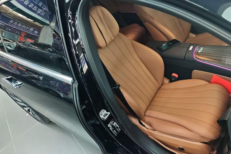 Used Mercedes-Benz E-Class 2024 Facelift E 300 L Luxury Edition
