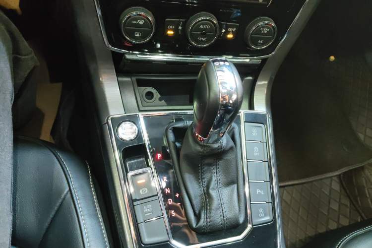 Used Volkswagen Passat 2017 330TSI DSG Luxury Edition
