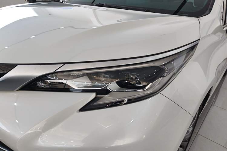 Used Toyota Sienna 2021 2.5L Hybrid Platinum Edition
