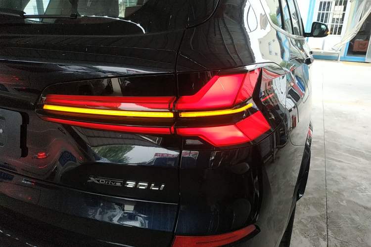 Used BMW X5 2023 xDrive 30Li Luxury M Sport Package
