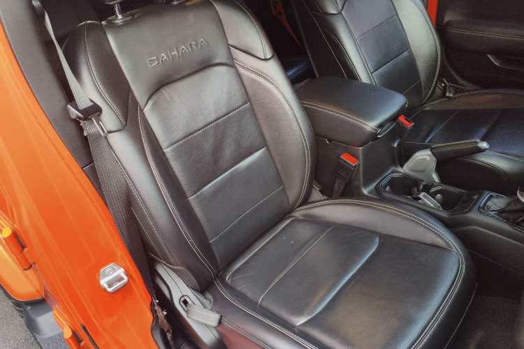 Used  Wrangler 2019 2.0T Sahara Four-Door Version China VI Emission Standard
