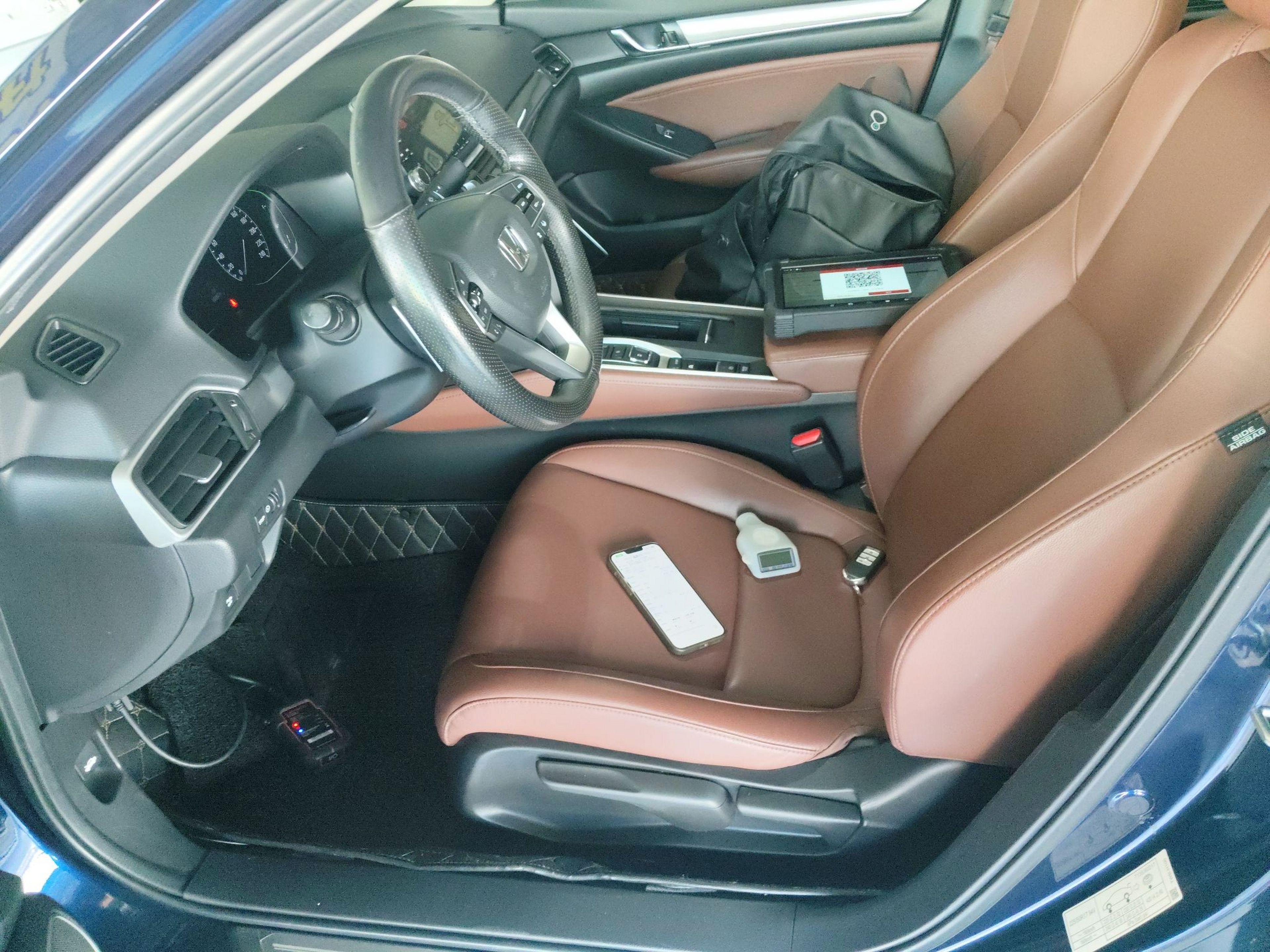 Переднее сиденье в автомобиле