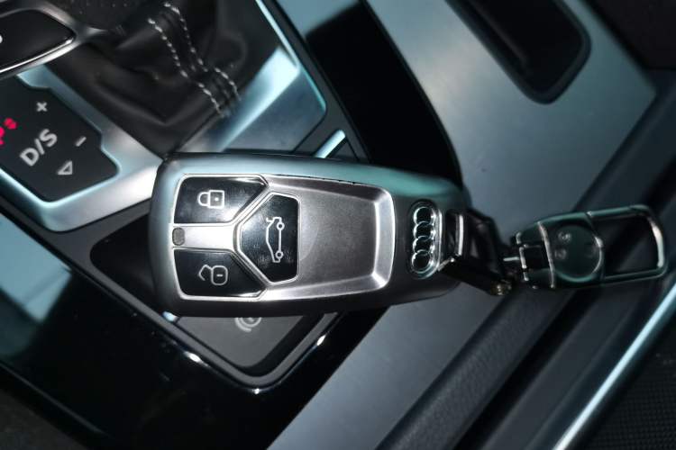 Used Audi Q5L 2025 quattro 45th Anniversary Edition 40 TFSI Sporty and Dynamic Model
