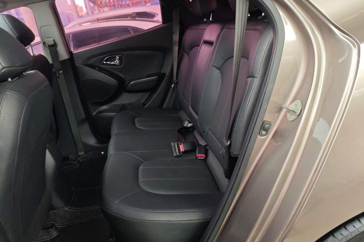 Used Hyundai ix35 2013 2.0L Automatic Two-Wheel Drive Smart GLS China IV Standard