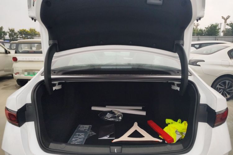 Used BYD Qin PLUS 2025 DM-i Smart Drive 55KM Leading Model
