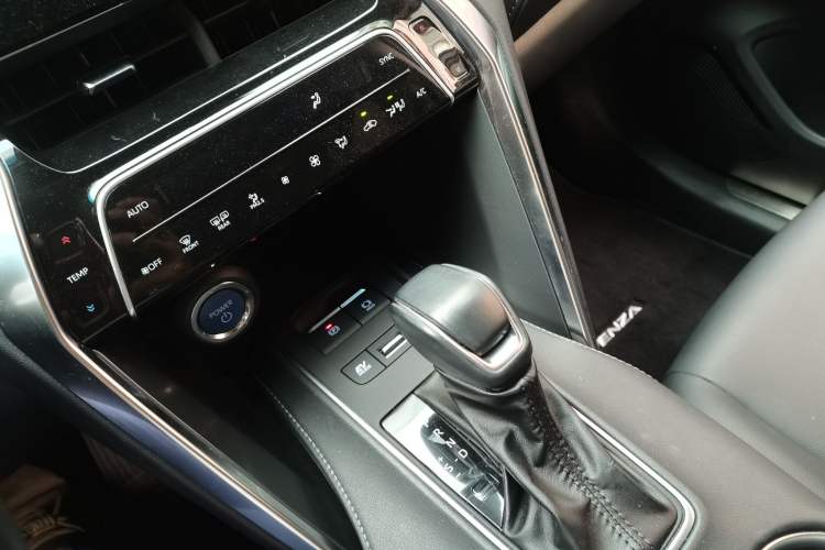 Used Toyota Venza 2022 Dual-Engine 2.5L CVT Two-Wheel Drive Prestige Edition
