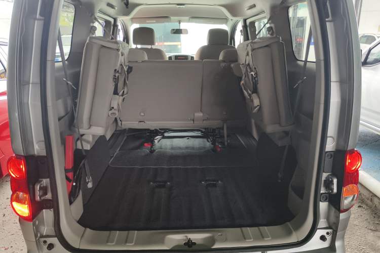 Used Nissan NV200 2016 Revised Version 1.6L CVT Luxury Edition
